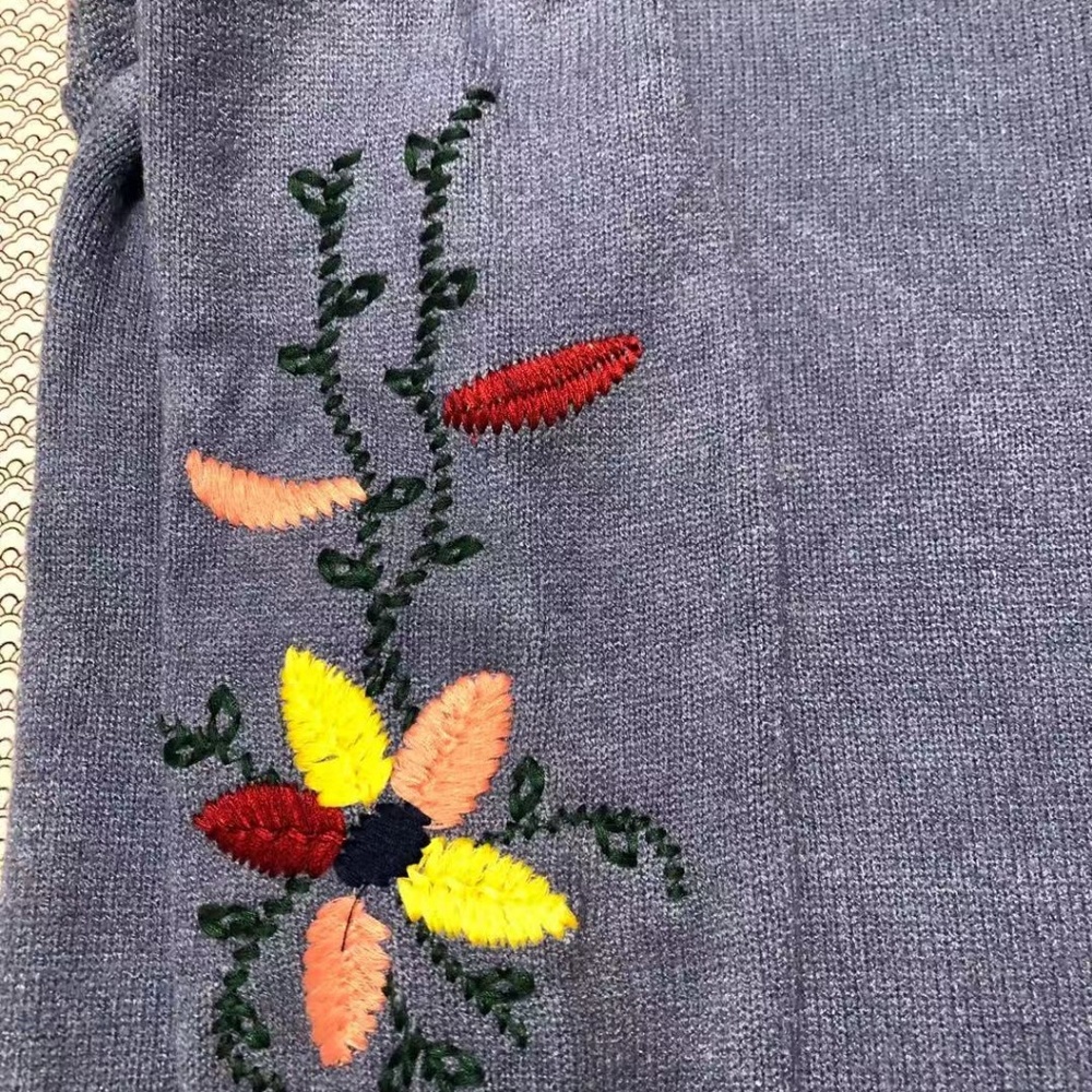 Sweater - Picture 4 of 4